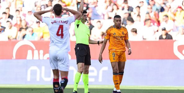 طرد جديد يبقي إشبيلية ب9 لاعبين أمام ريال مدريد